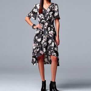 NWT Women's Simply Vera Vera Wang Knot front dress, S Floral waterfall color